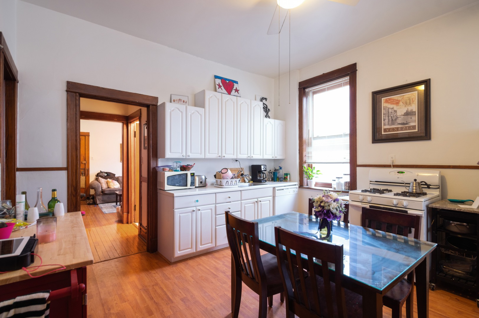 3552 N Lakewood Avenue Unit: 3