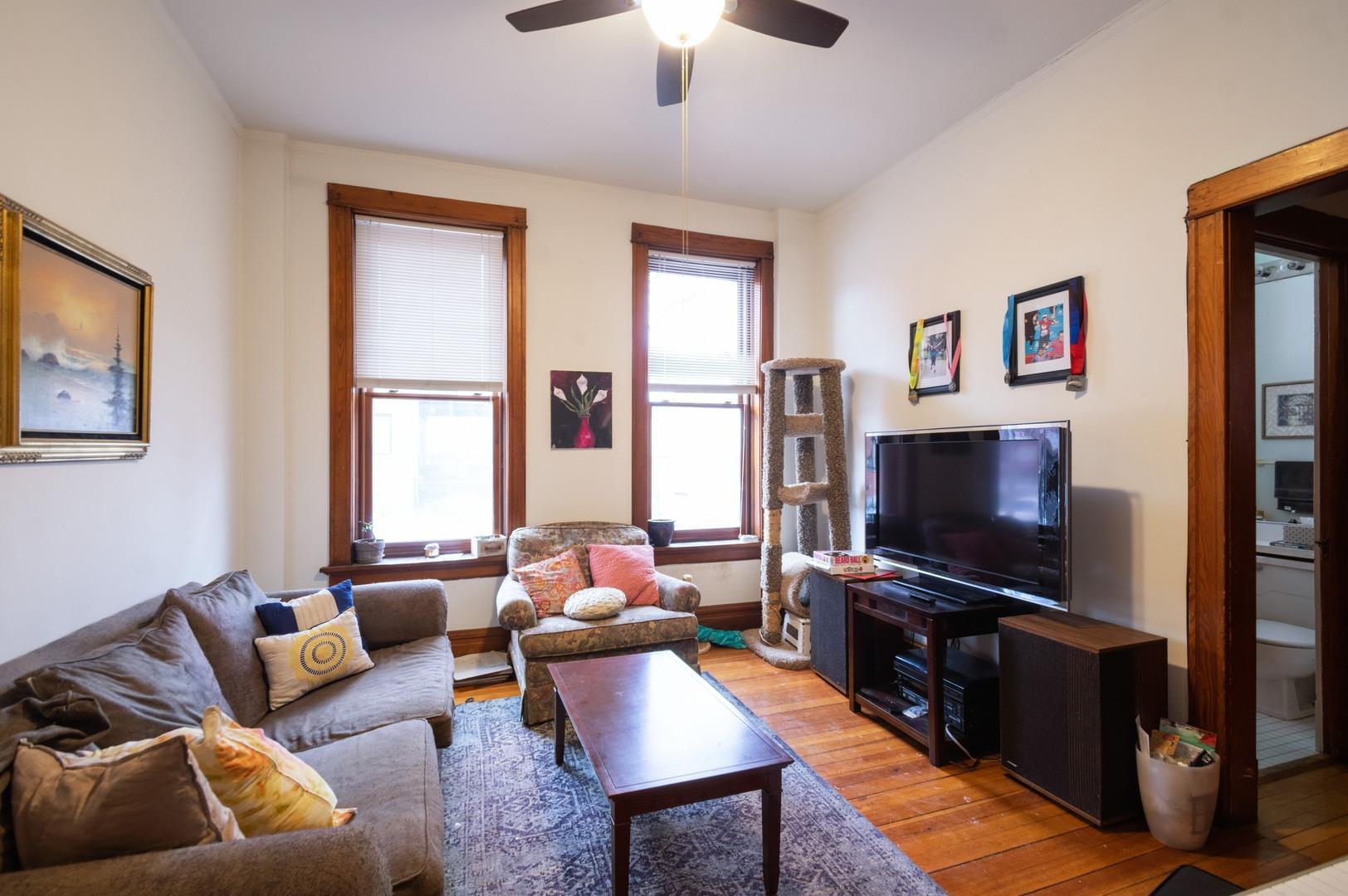 3552 N Lakewood Avenue Unit: 1