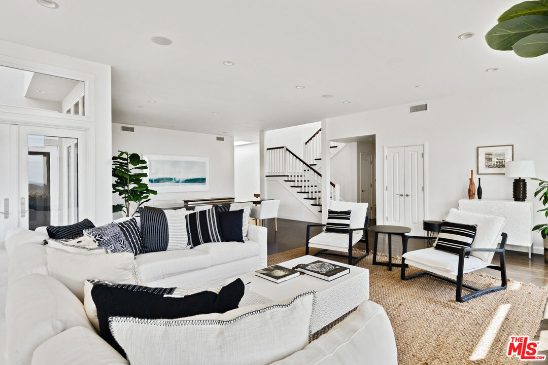 18457 W Clifftop Way