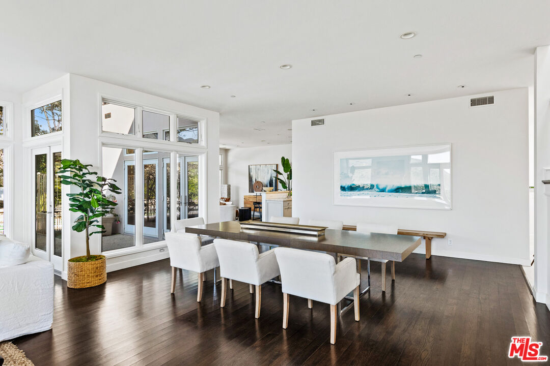 18457 W Clifftop Way