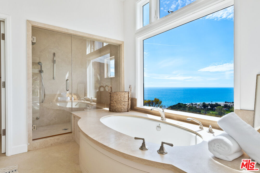18457 W Clifftop Way