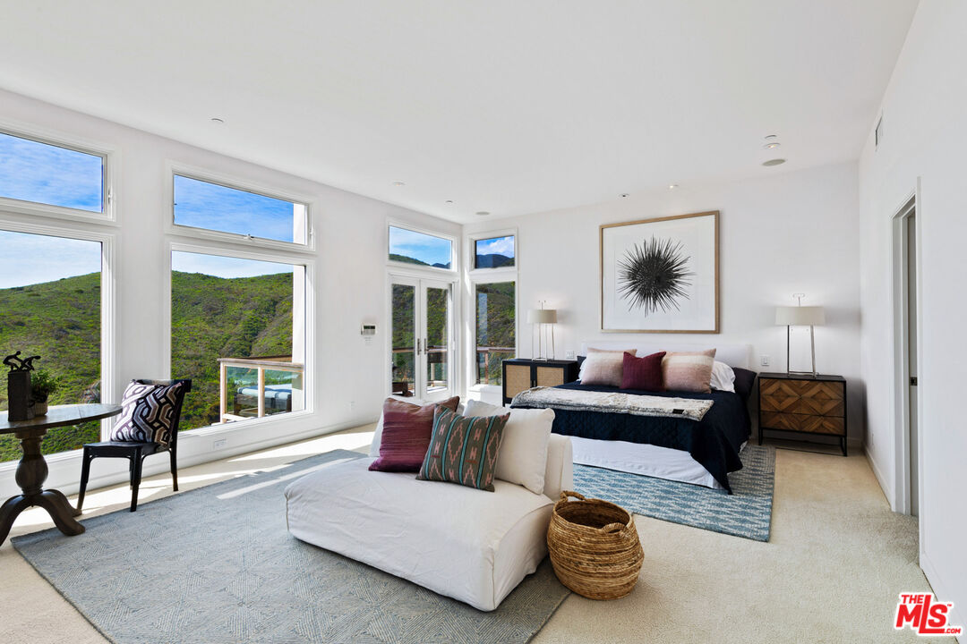 18457 W Clifftop Way