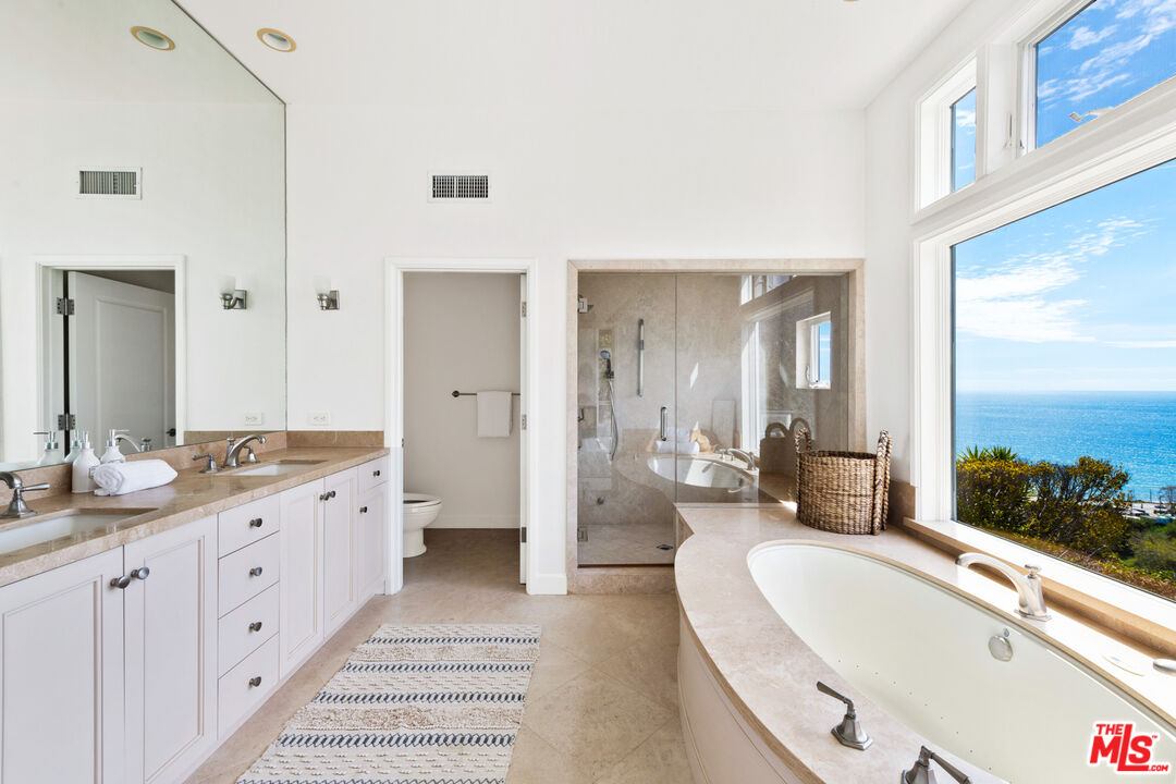 18457 W Clifftop Way