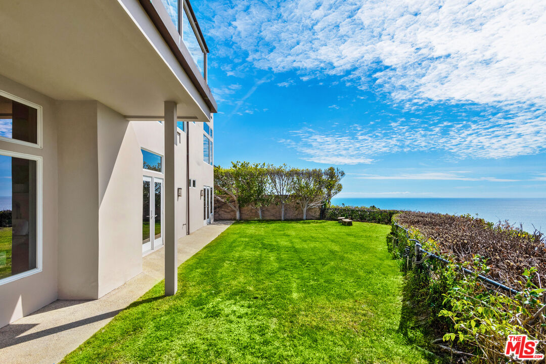 18457 W Clifftop Way