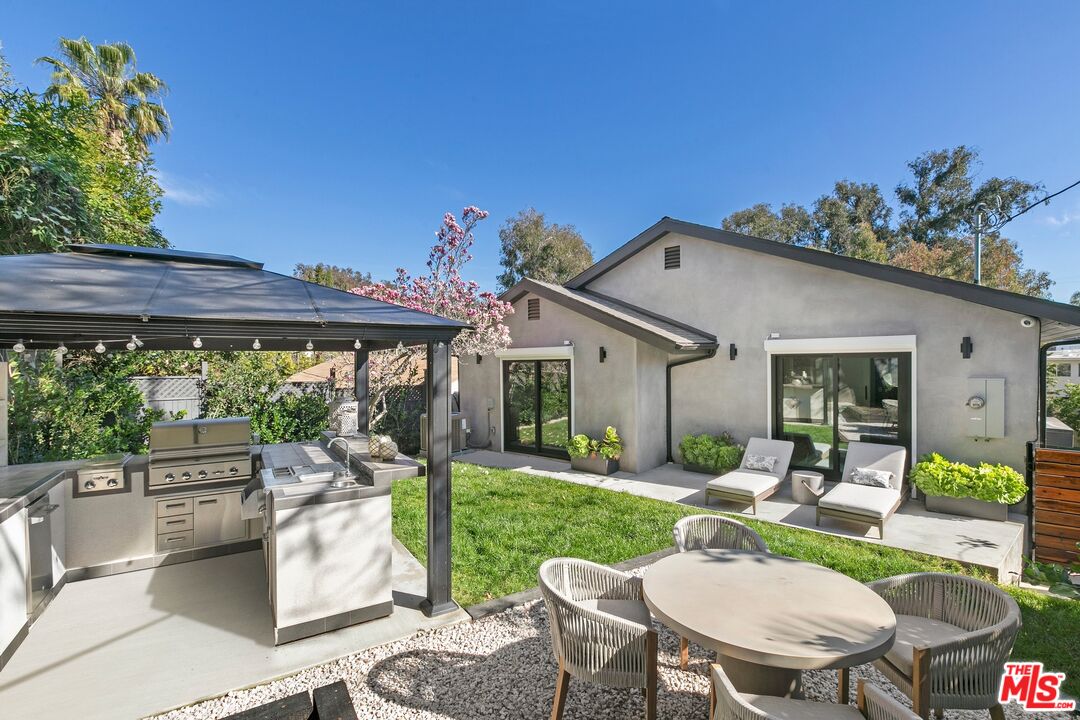 16723 W Sunset Blvd