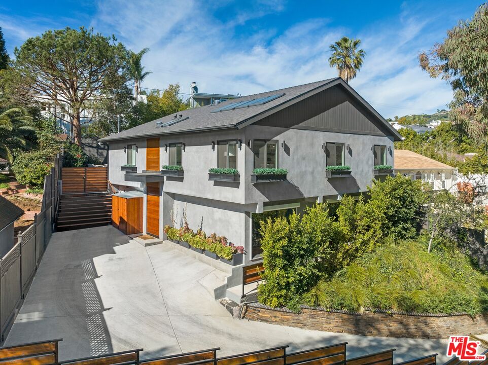 16723 W Sunset Blvd