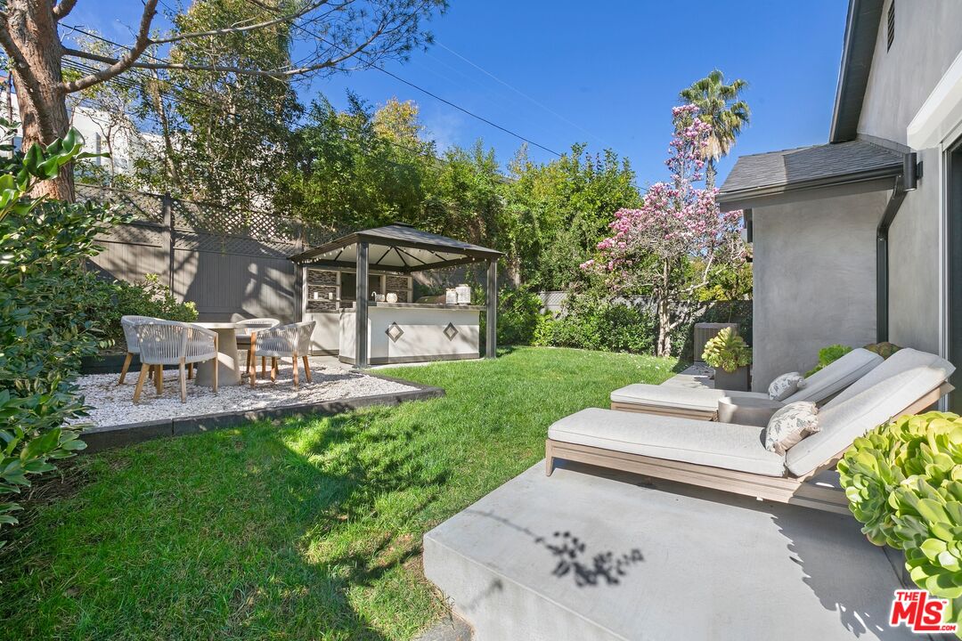16723 W Sunset Blvd