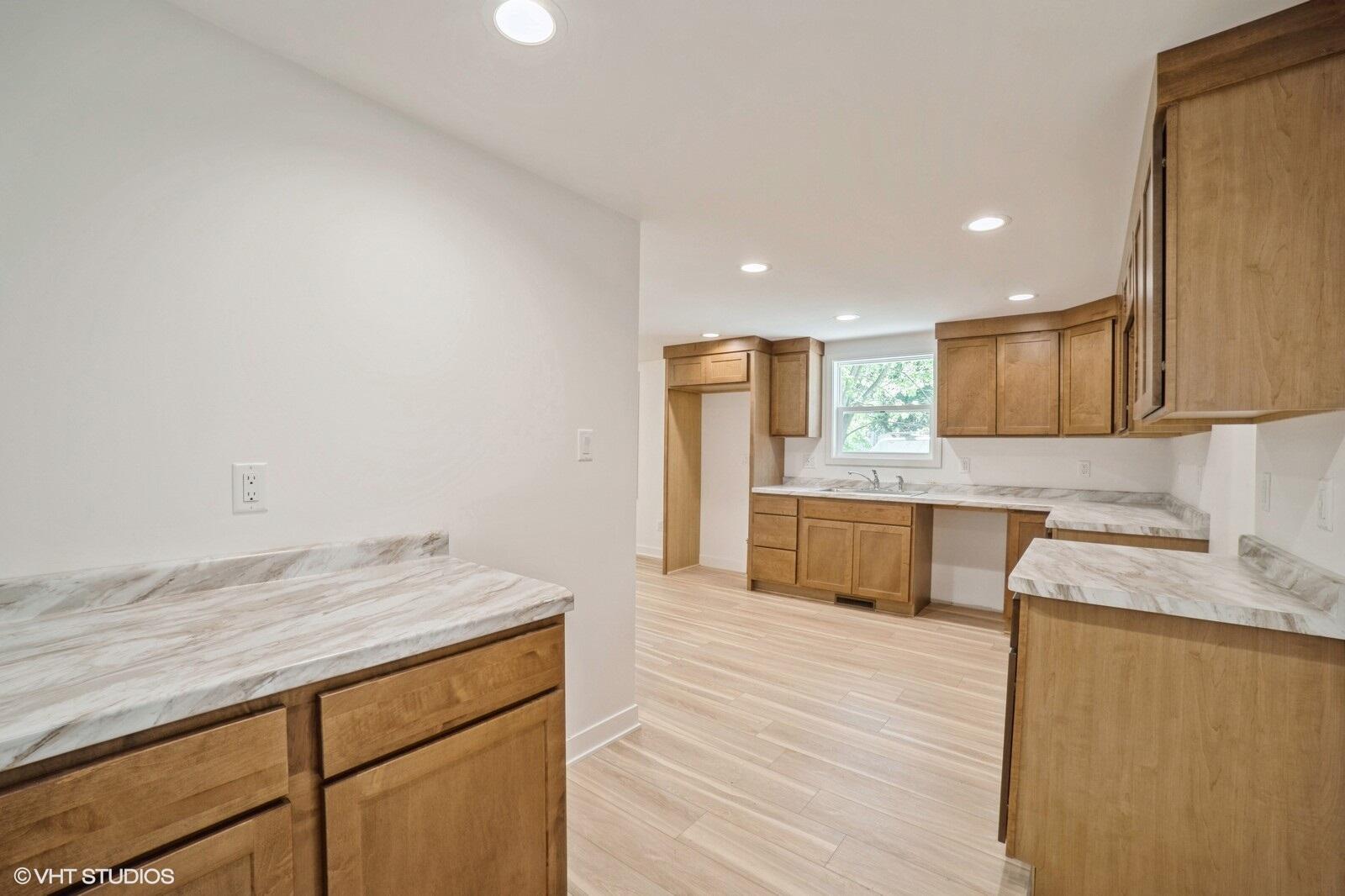 510 W Oakley Avenue