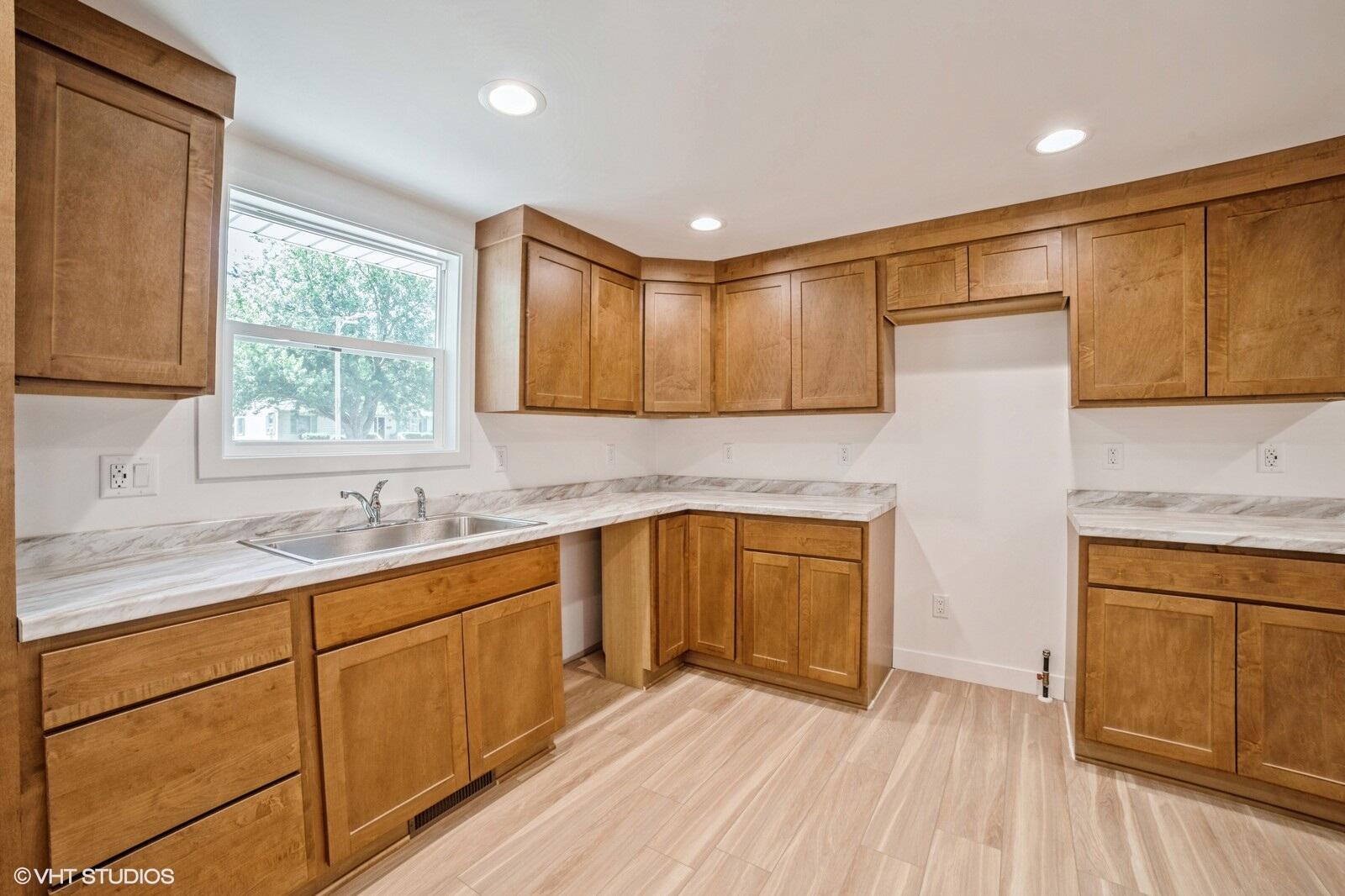 510 W Oakley Avenue