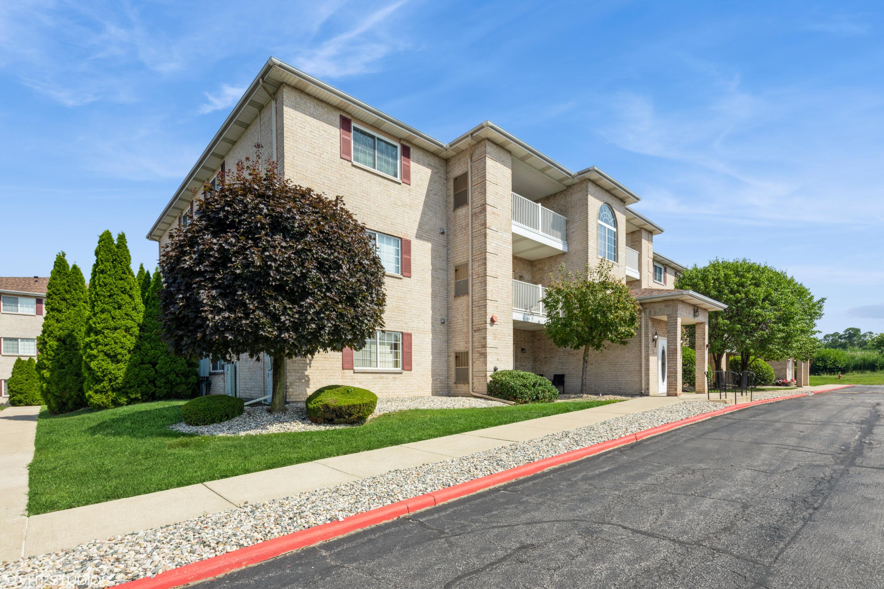 2035 W 75th Place Unit: 33