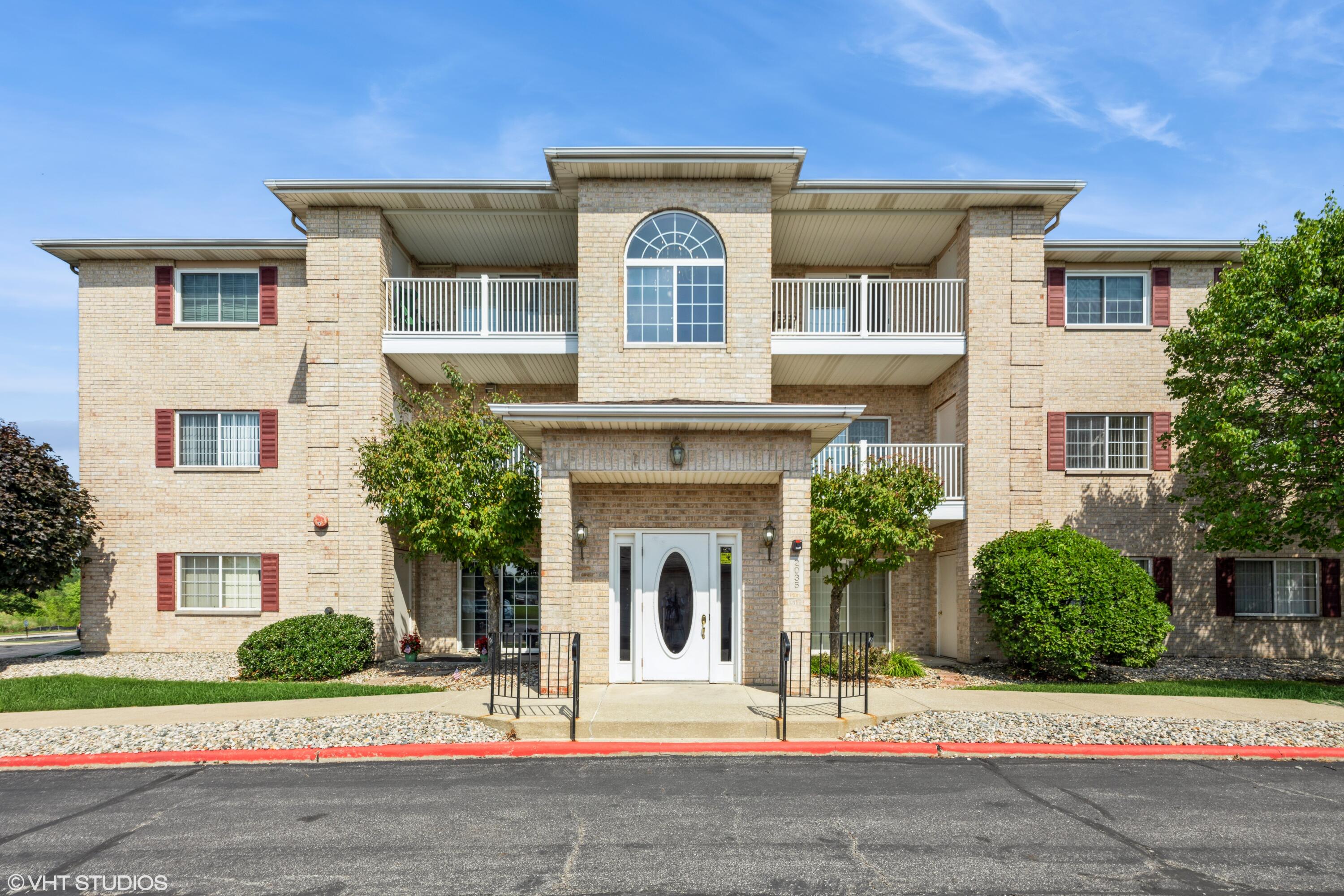 2035 W 75th Place Unit: 33