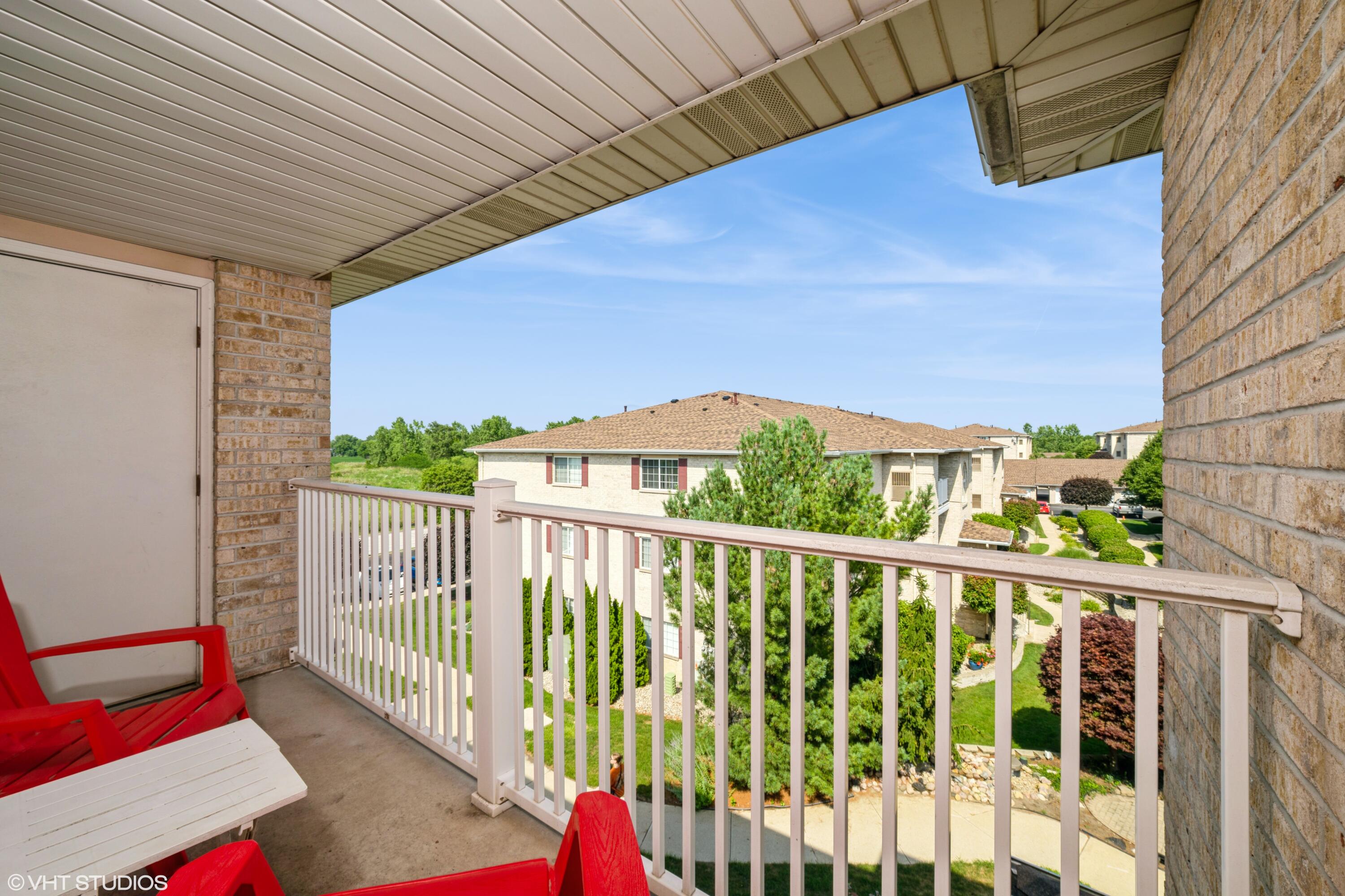 2035 W 75th Place Unit: 33
