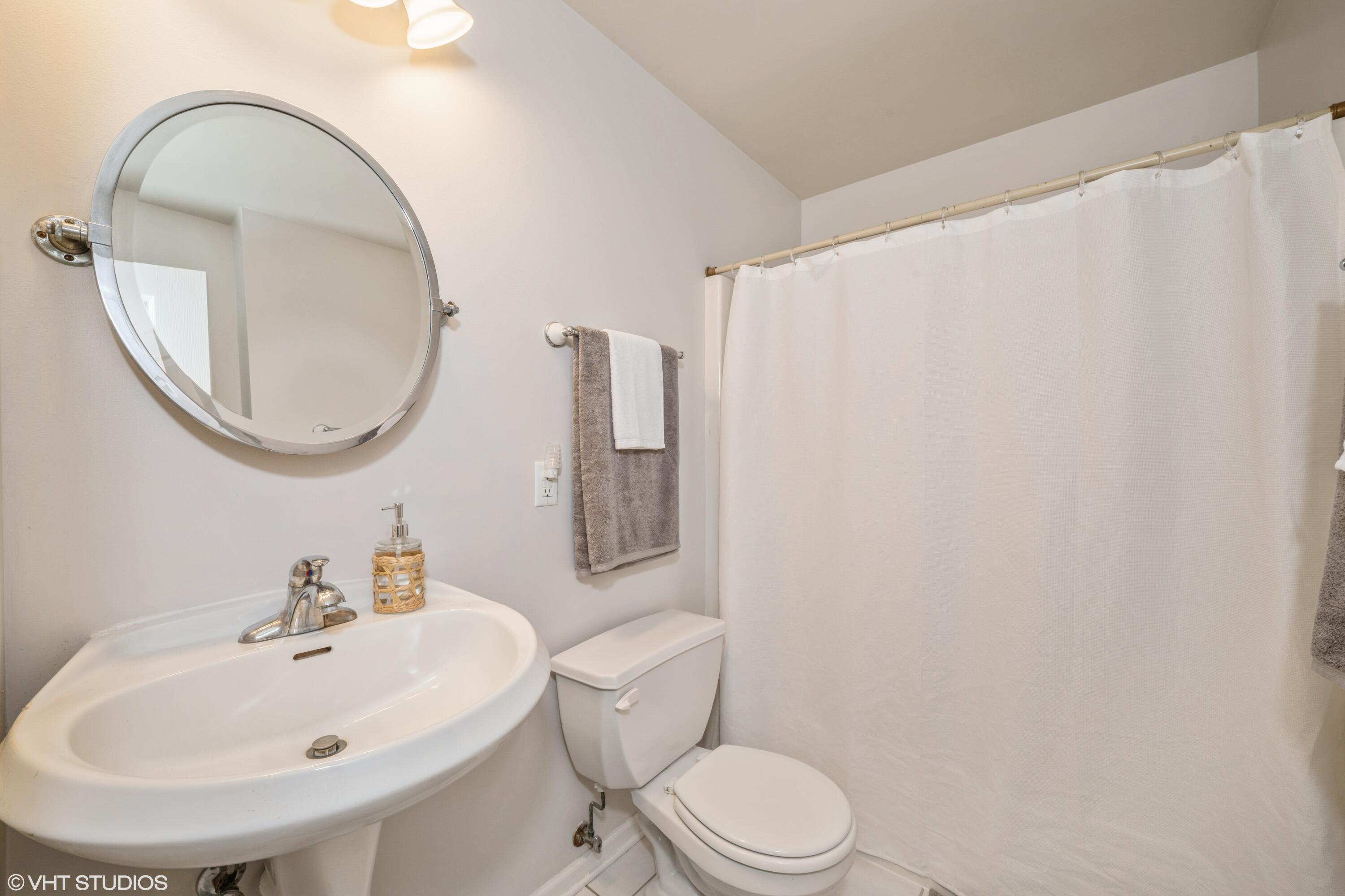 2035 W 75th Place Unit: 33