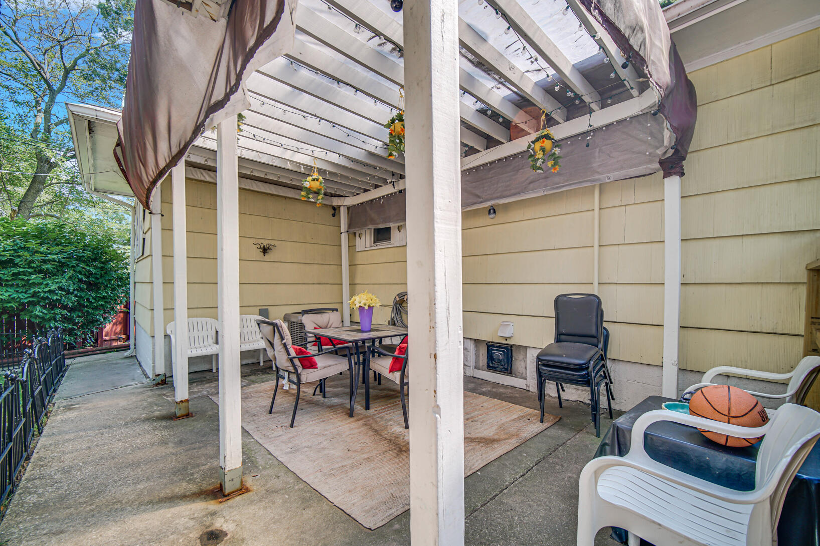 2816 Beverly Drive