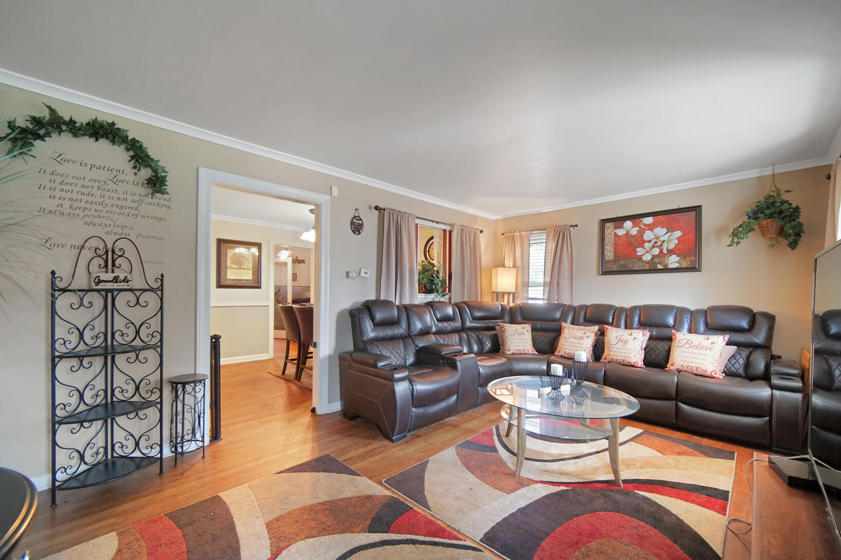 2816 Beverly Drive