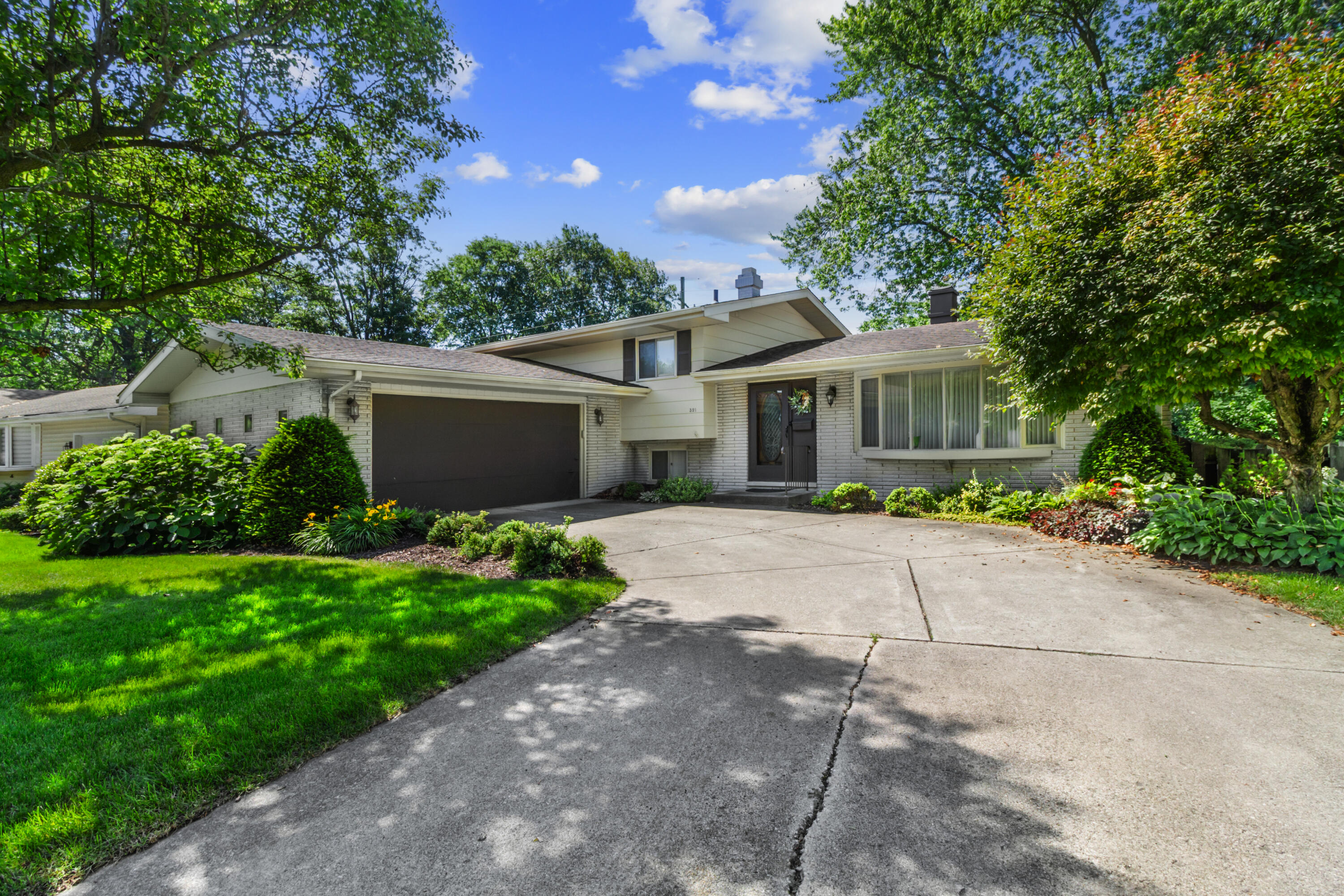 321 E Elizabeth Drive