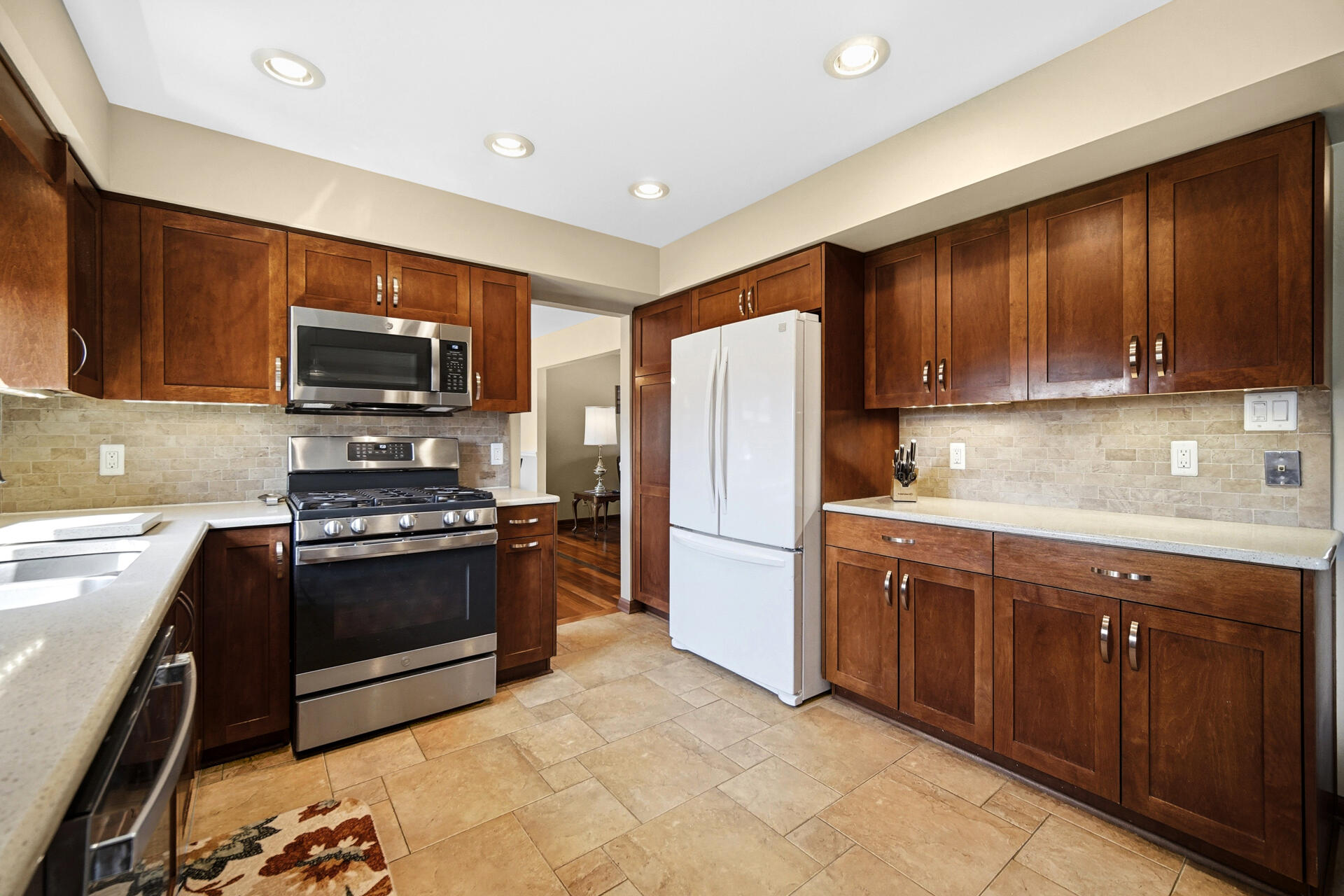 9456 Walnut Drive