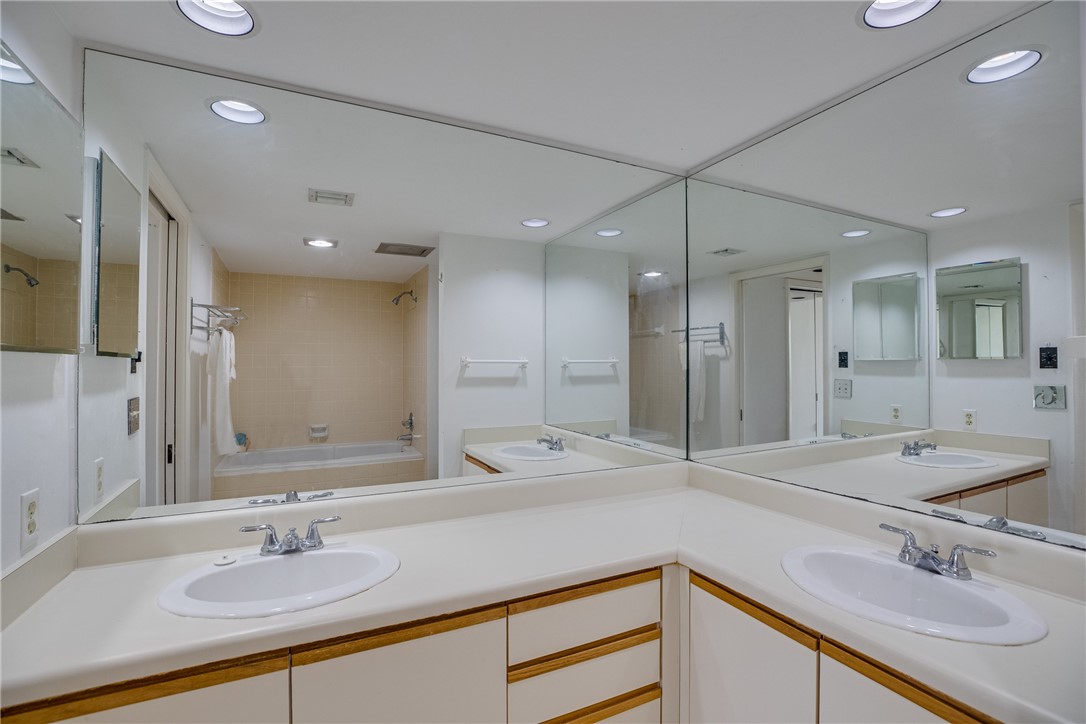 1825 Tarpon Lane Unit: H103