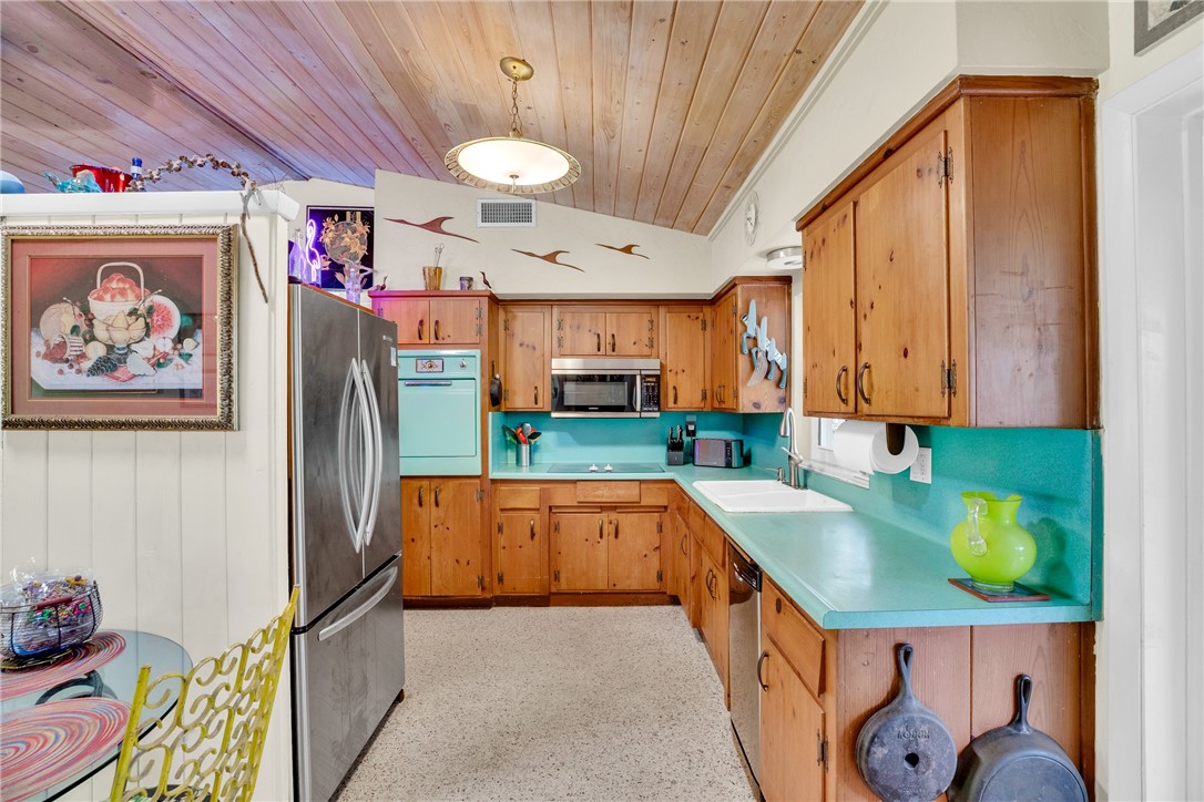 2661 Victory Boulevard