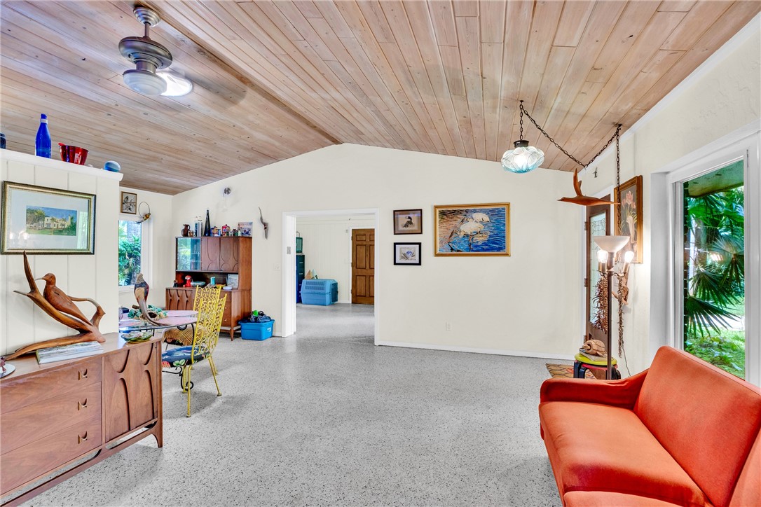 2661 Victory Boulevard