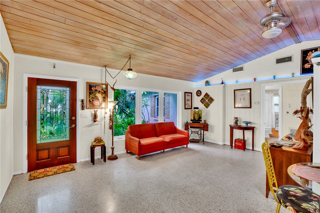 2661 Victory Boulevard