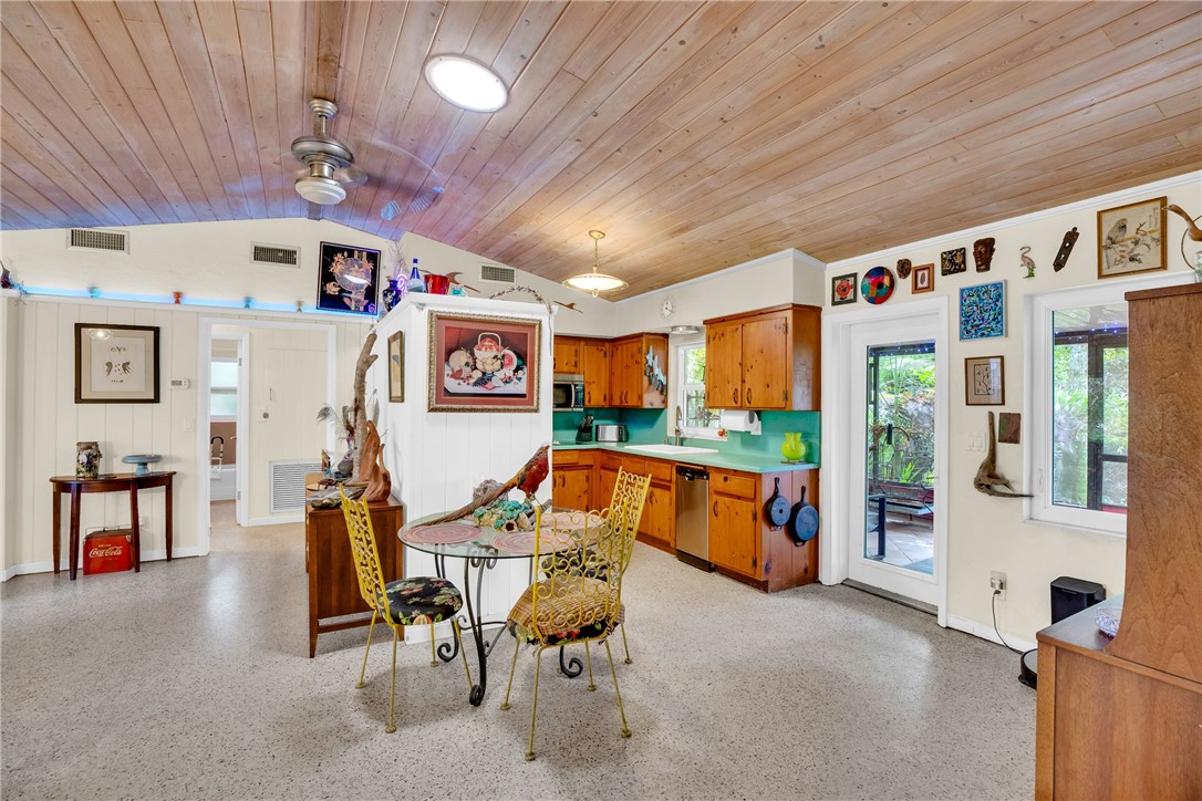 2661 Victory Boulevard