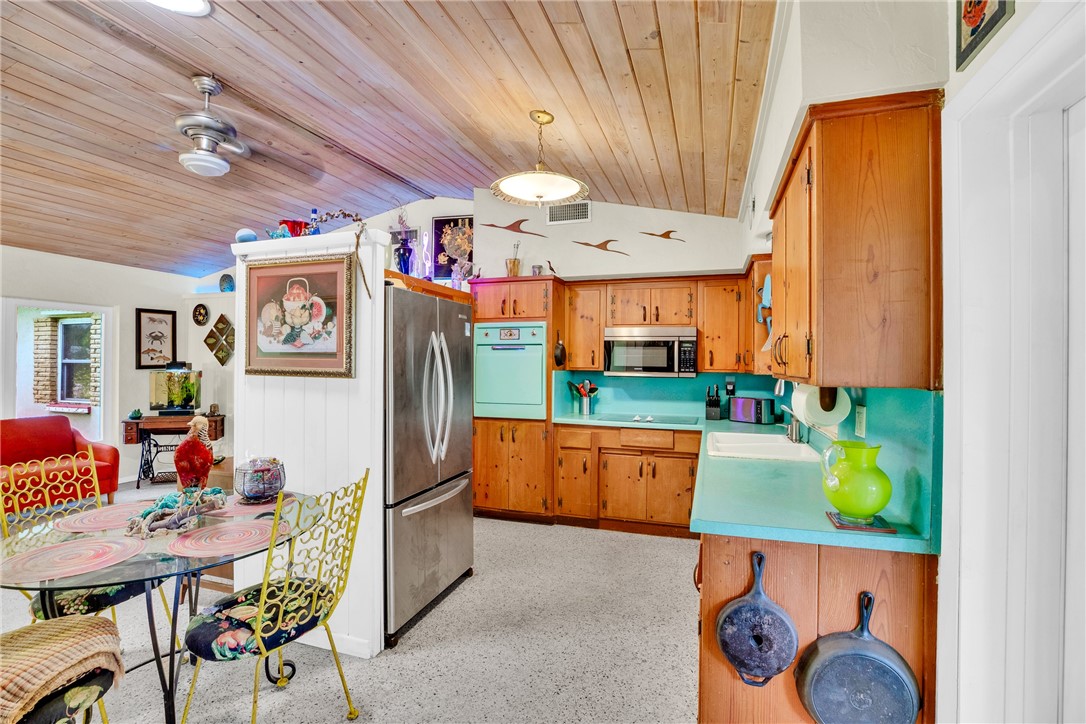 2661 Victory Boulevard