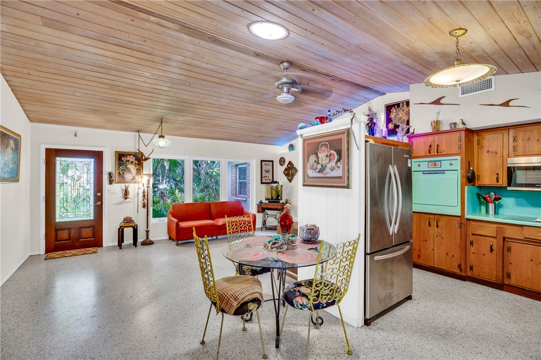 2661 Victory Boulevard