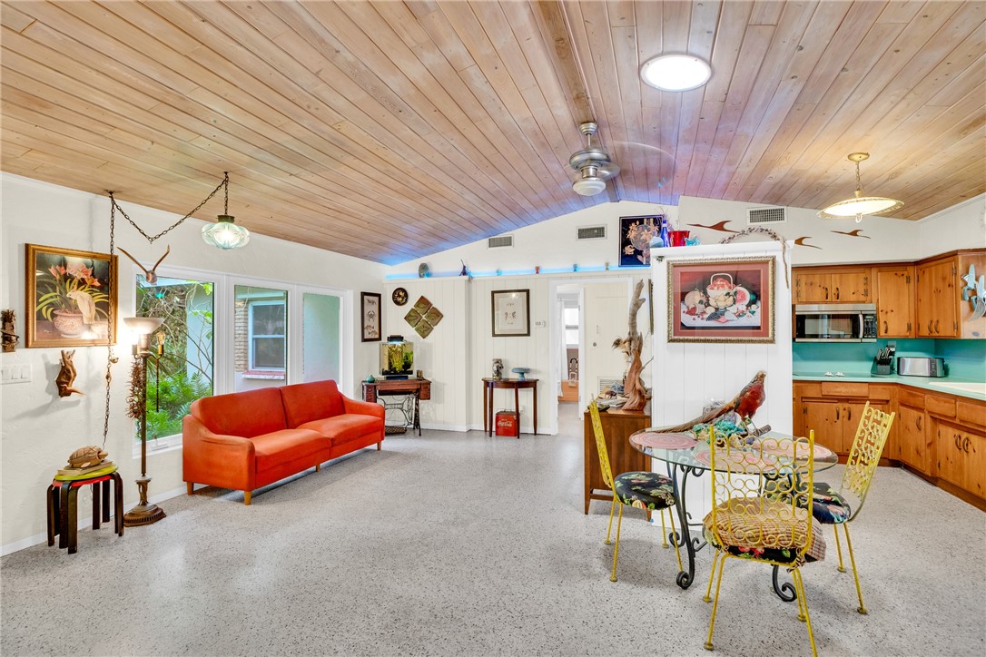 2661 Victory Boulevard