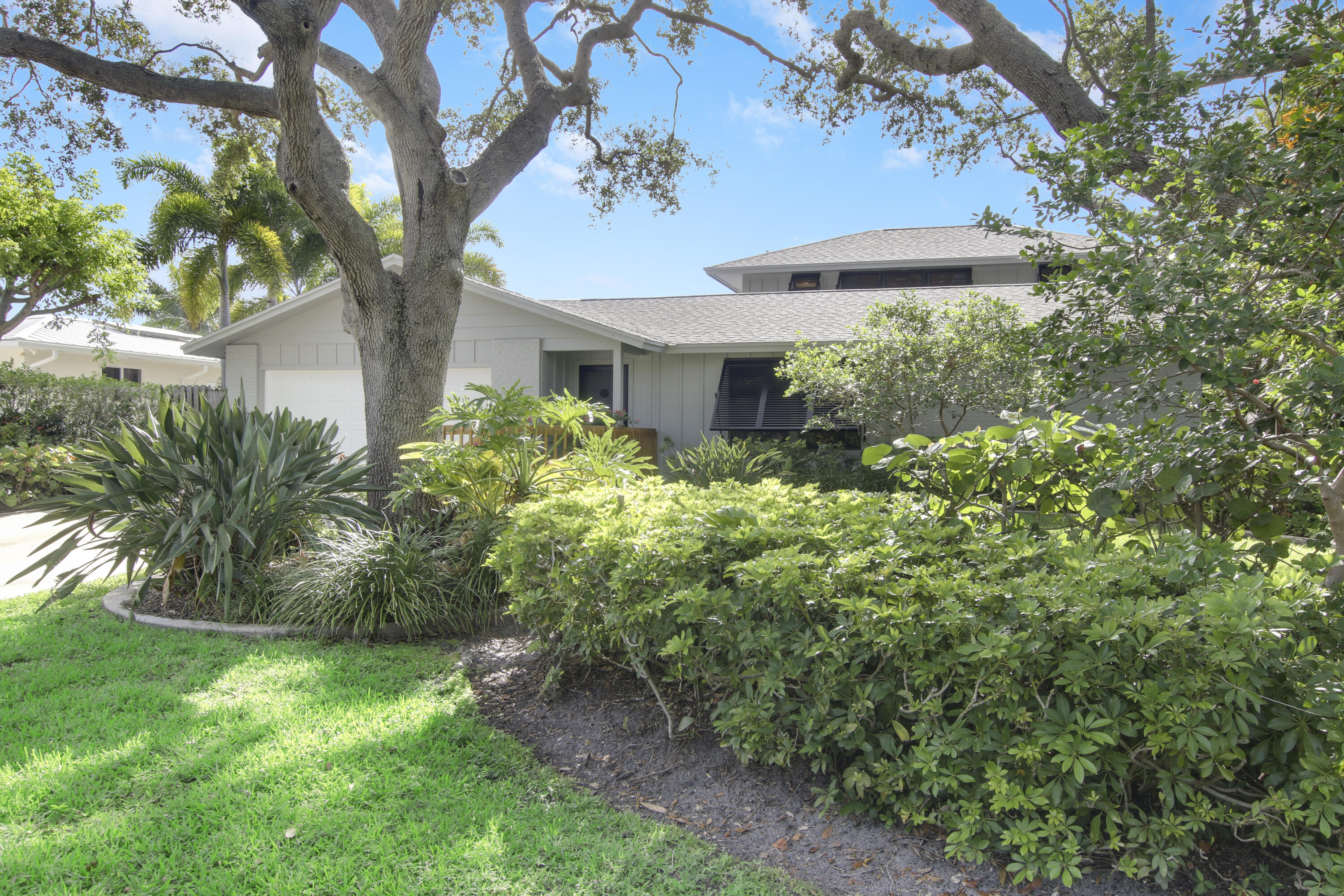 945 Dolphin Drive