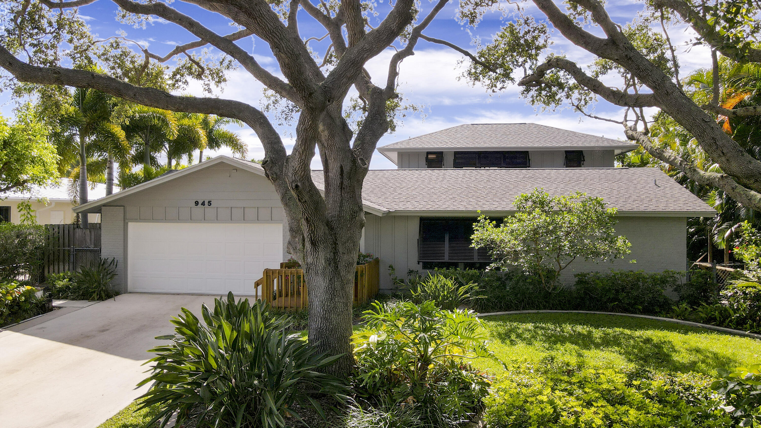 945 Dolphin Drive