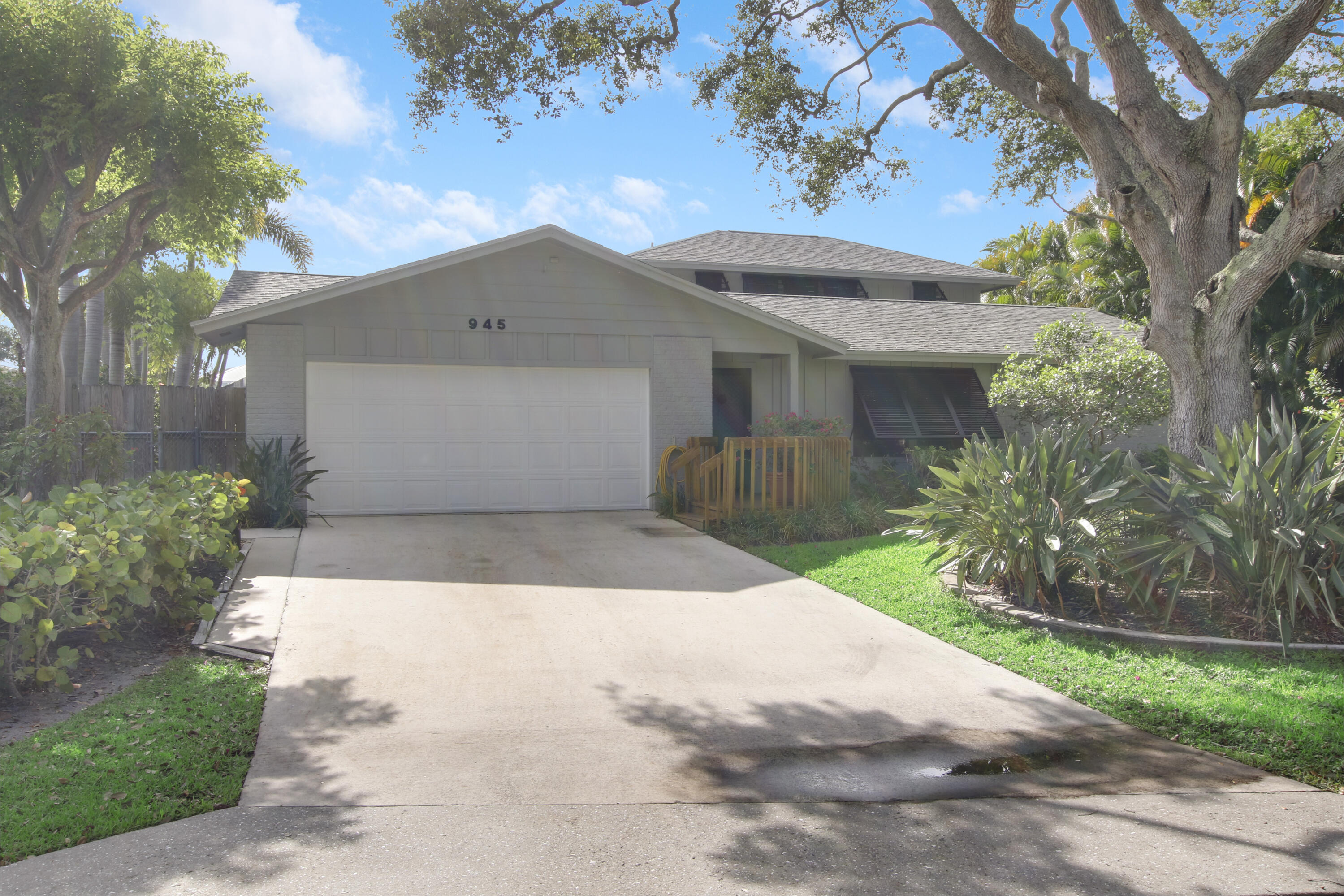 945 Dolphin Drive
