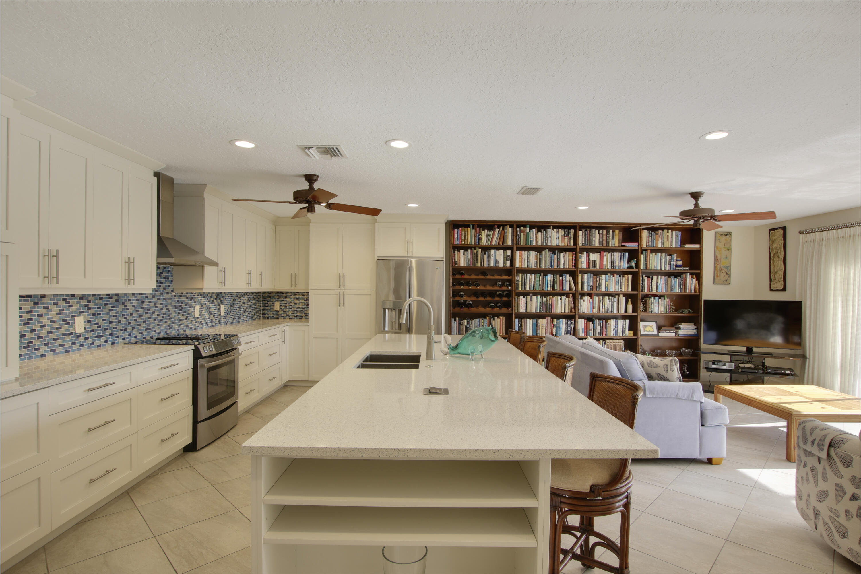 945 Dolphin Drive