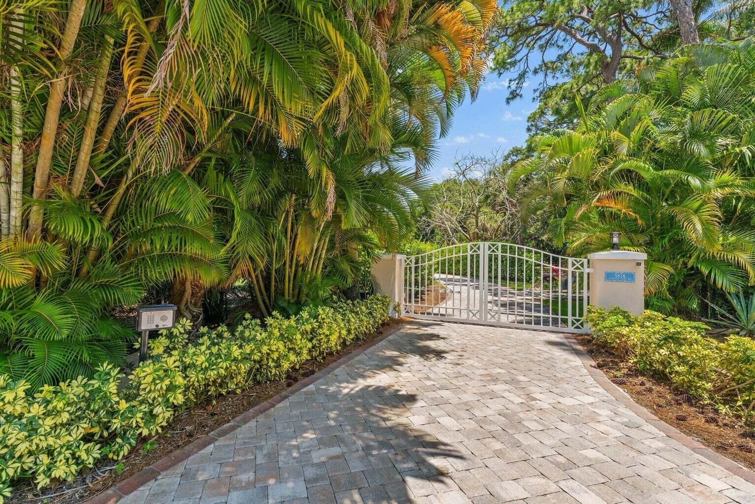 5874 Pennock Point Road