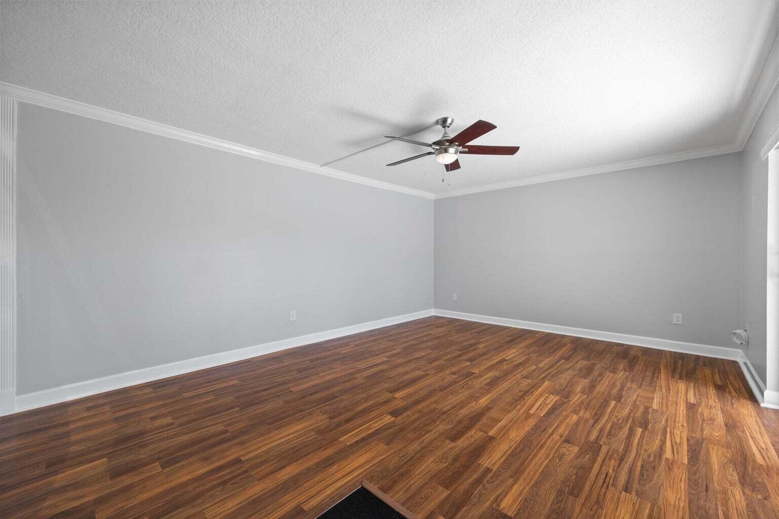 825 Center Street 8c