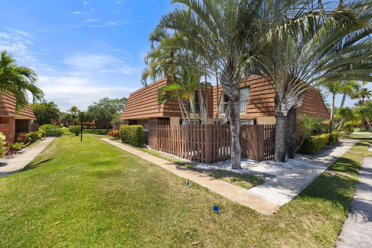 825 Center Street 8c