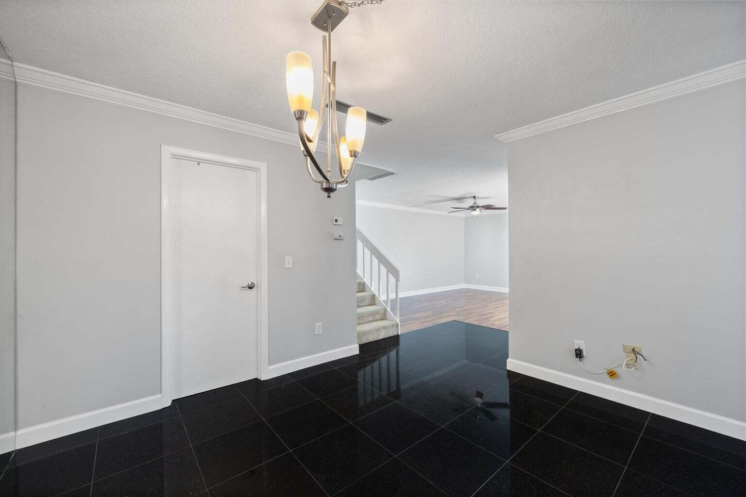 825 Center Street 8c