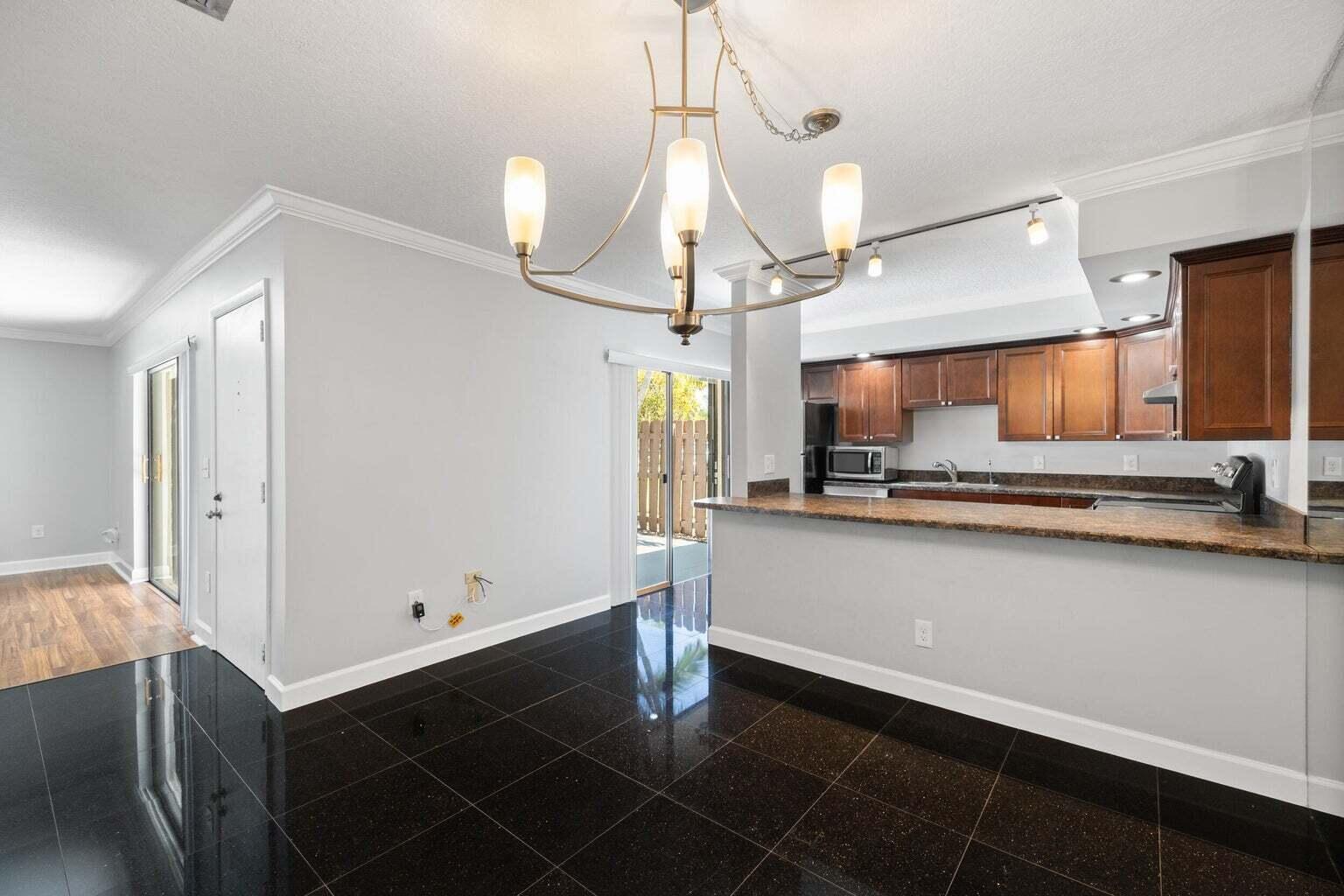 825 Center Street 8c