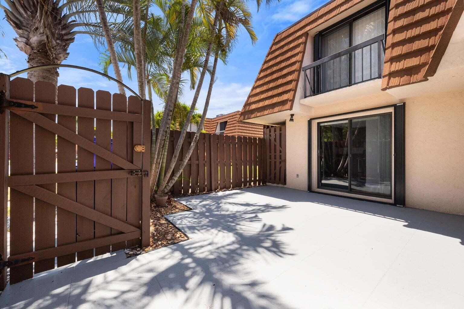 825 Center Street 8c