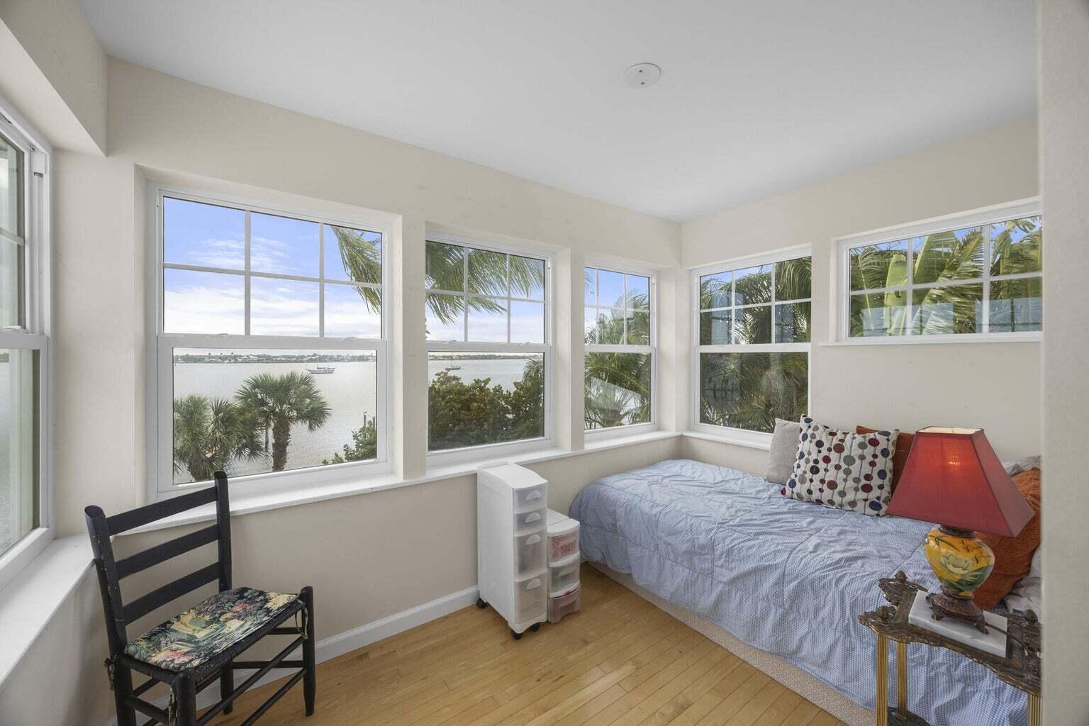 1009 NW Terrace Road