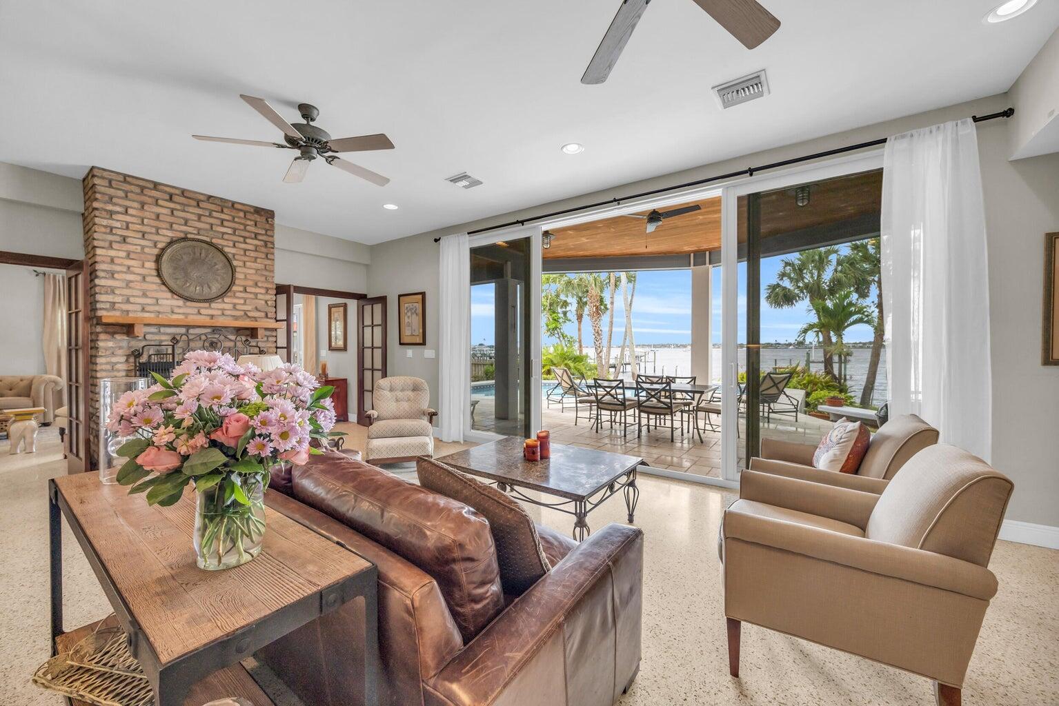 1009 NW Terrace Road