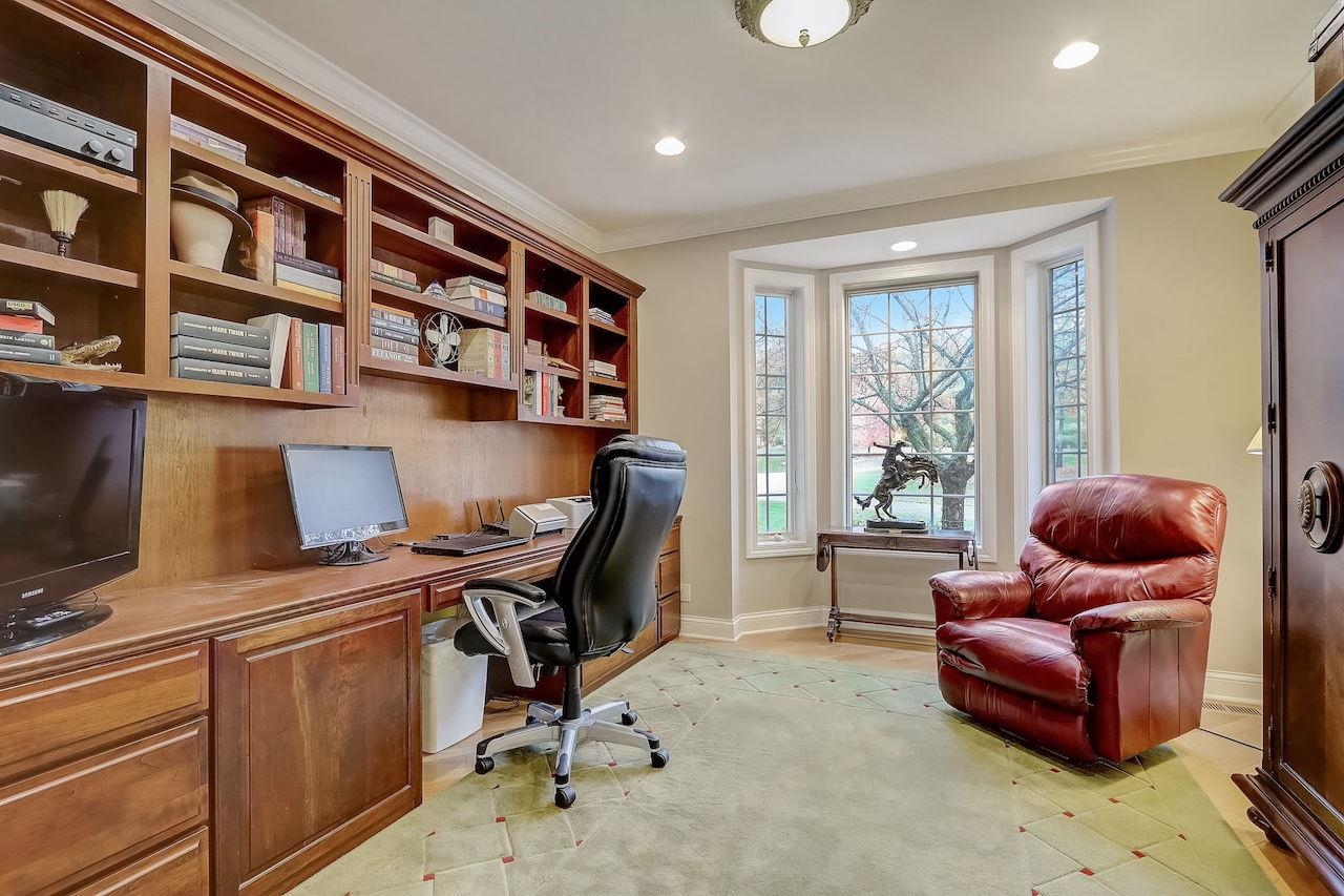 5317 N Pond View Court