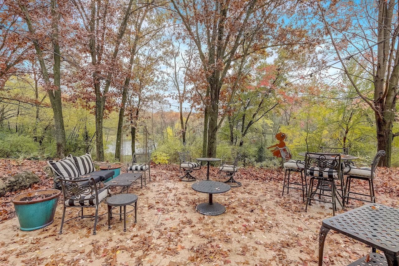 5317 N Pond View Court