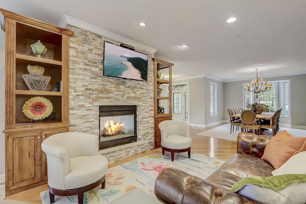 5317 N Pond View Court