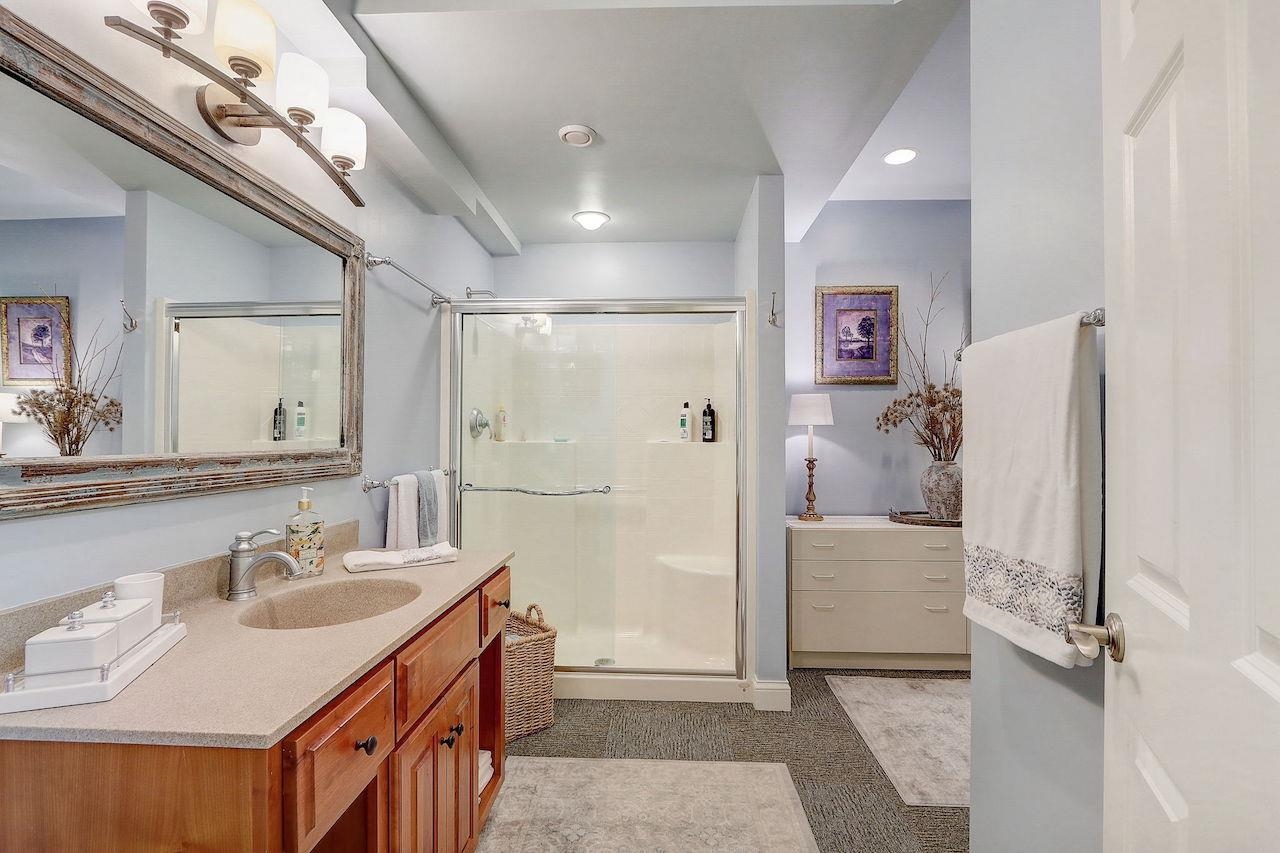 5317 N Pond View Court