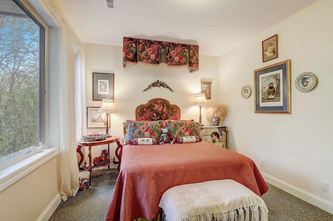 5317 N Pond View Court