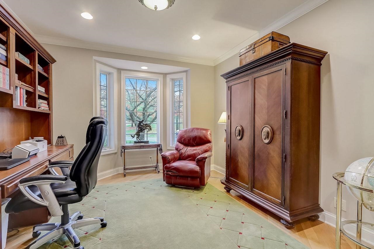 5317 N Pond View Court