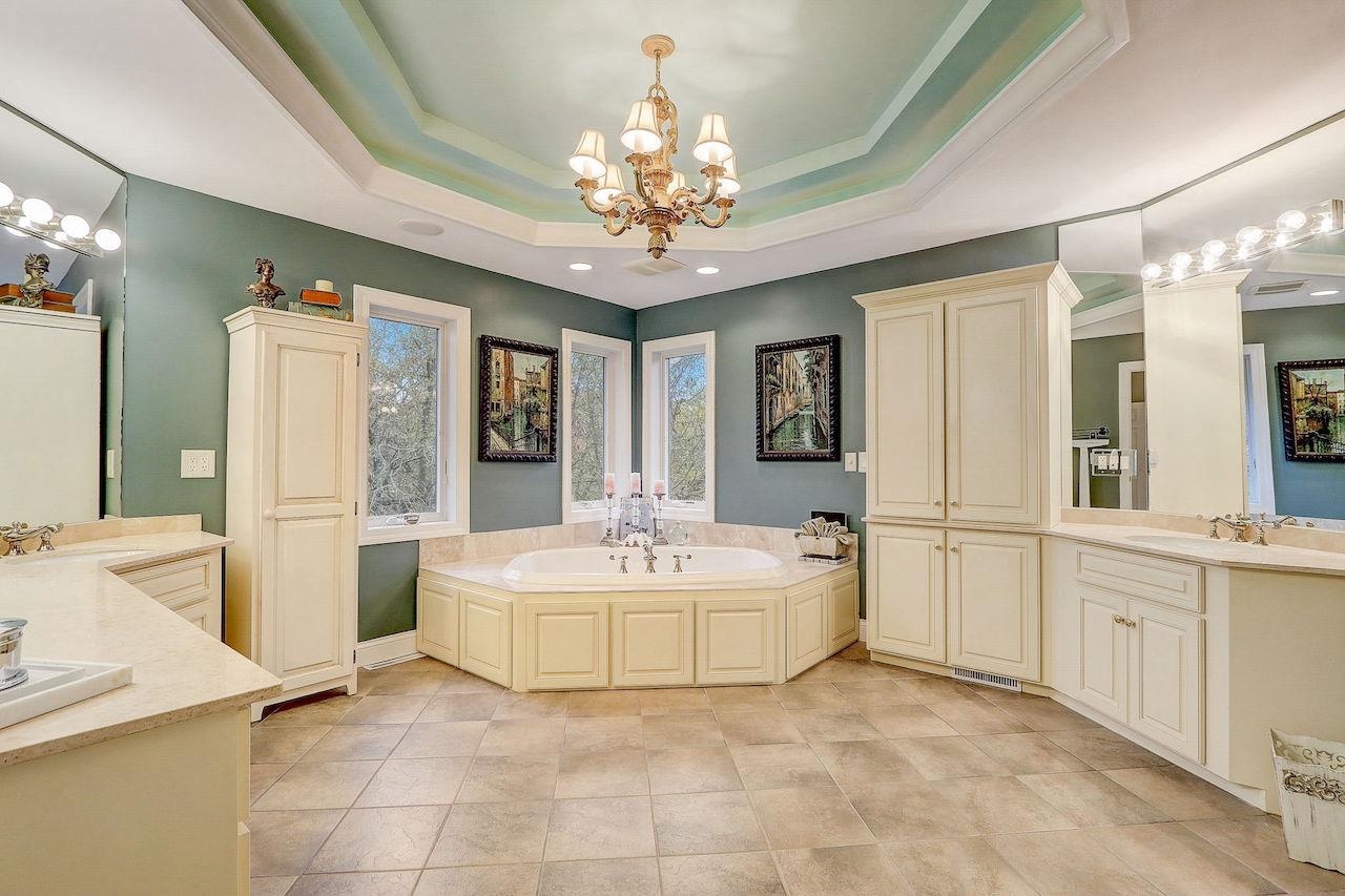 5317 N Pond View Court