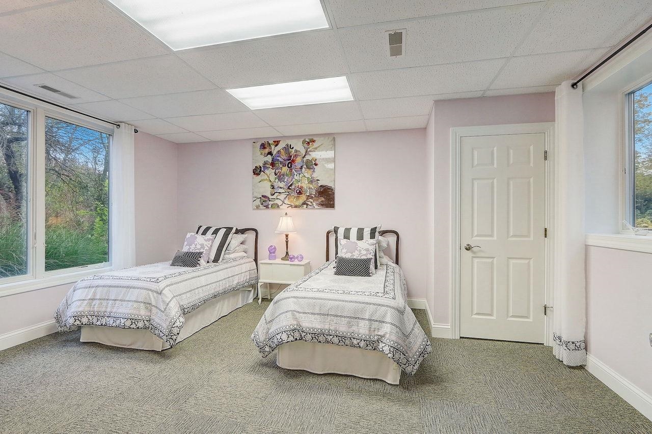 5317 N Pond View Court