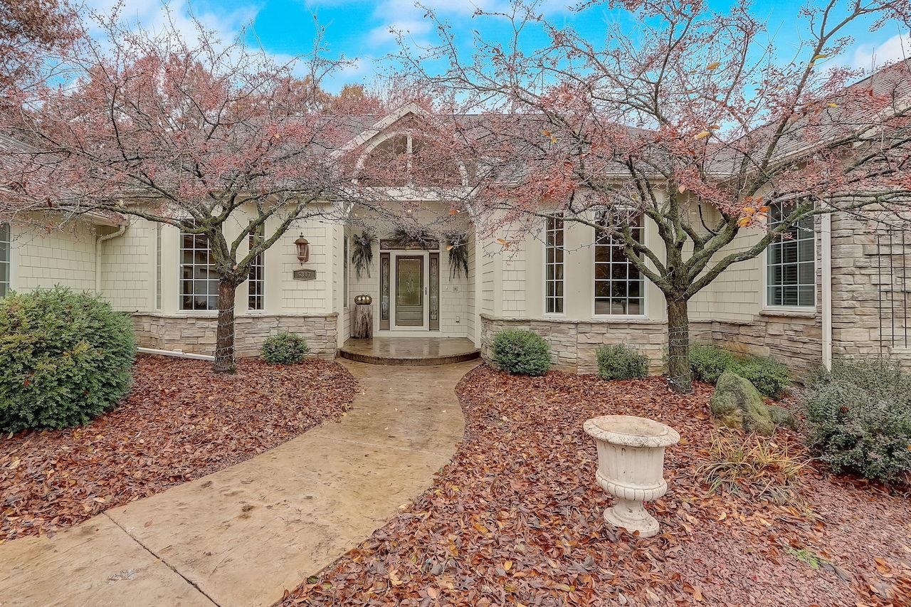 5317 N Pond View Court